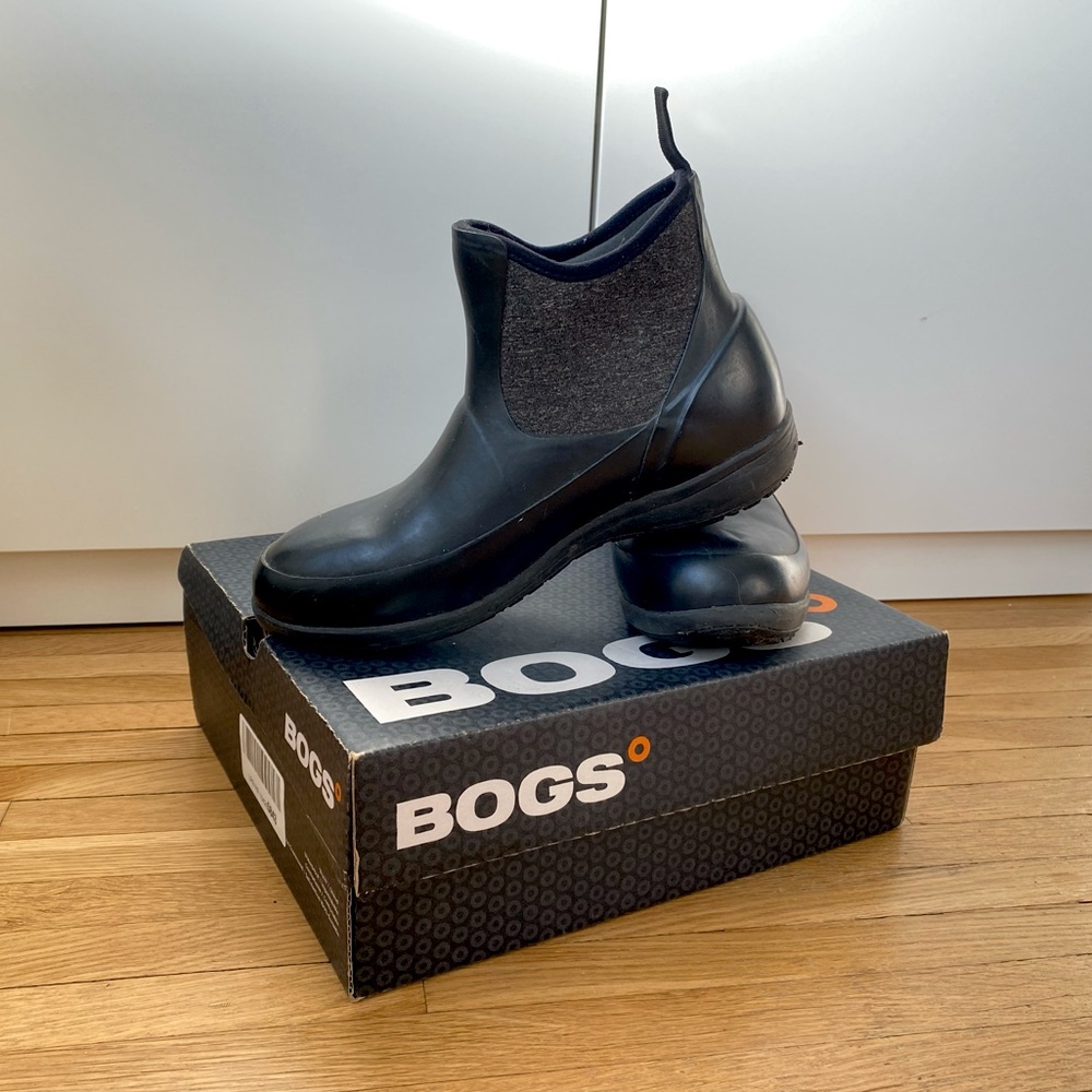 Insulated BOGS ankle boots